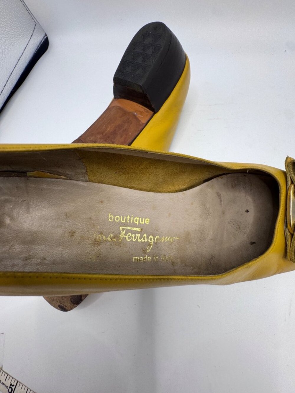 Salvatore Ferragamo Women’s Shoe Size 9.5 B Vtg Yellow Leather Flats Bow Accent - Picture 9 of 12